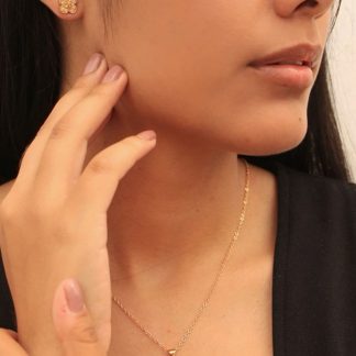 SET ARETES Y COLLAR DORADO FLOR