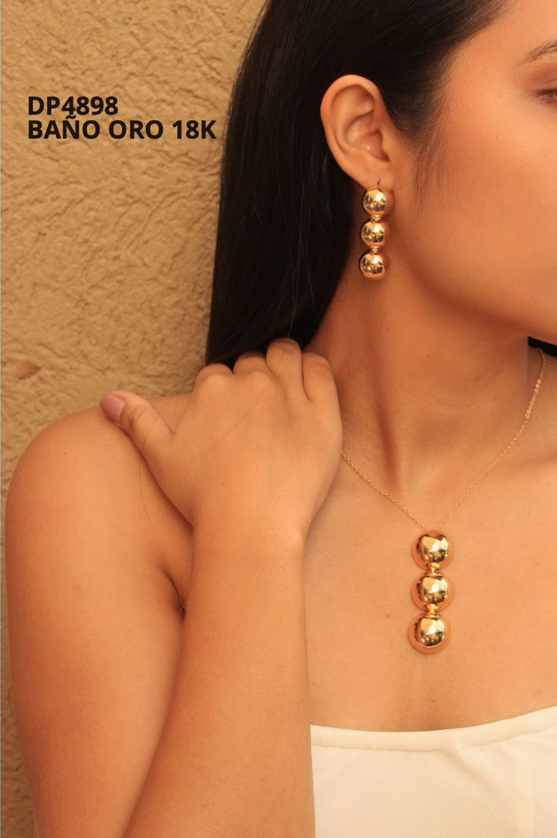 SET DORADO ARETE Y COLLAR BOLITA